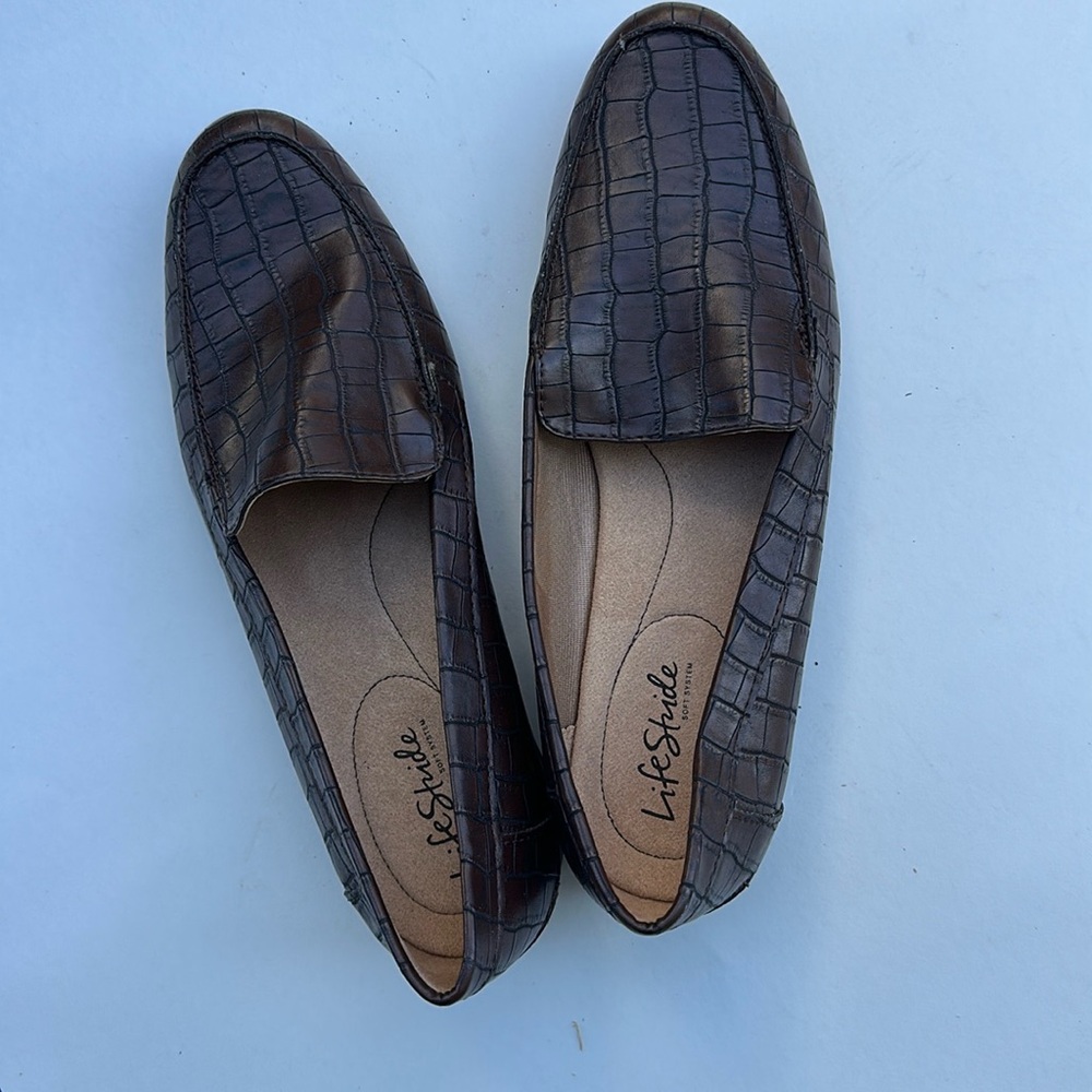 Size 11 woman’s shoe